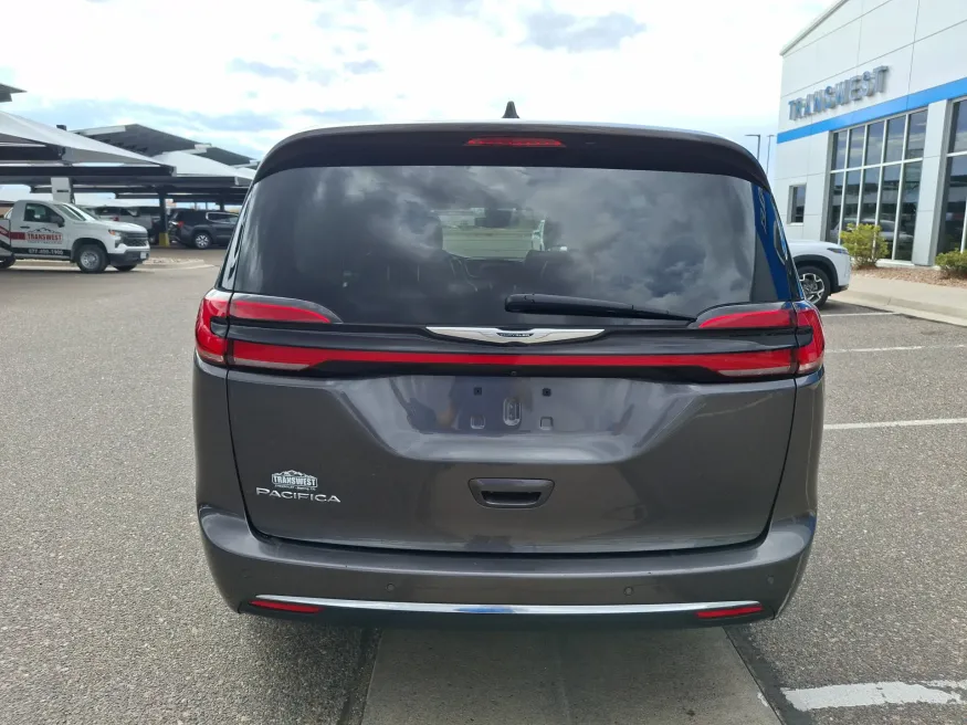 2023 Chrysler Pacifica Touring L | Photo 3 of 23