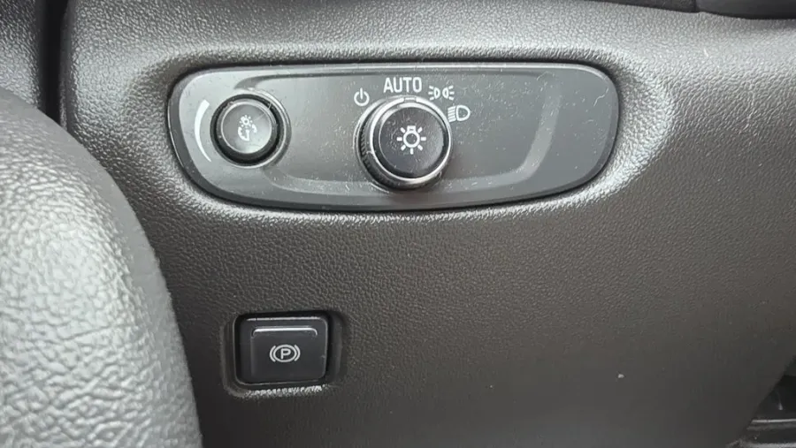 2023 Chevrolet Blazer | Photo 13 of 32