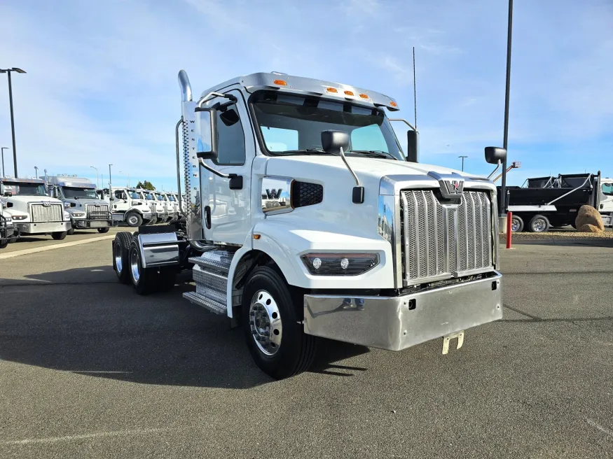 2023 Western Star 47X | Photo 3 of 18