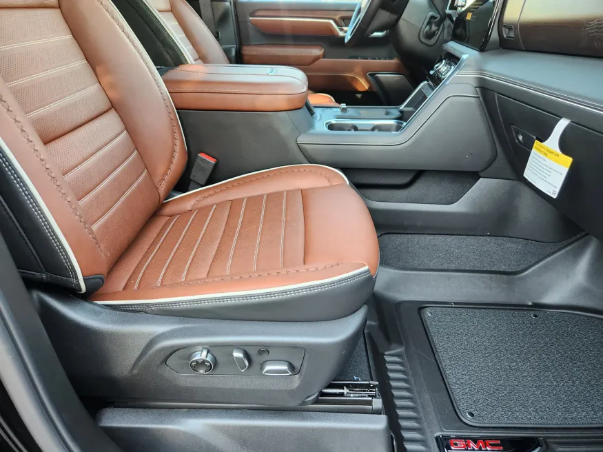 2025 GMC Sierra 2500HD Denali Ultimate | Photo 17 of 30