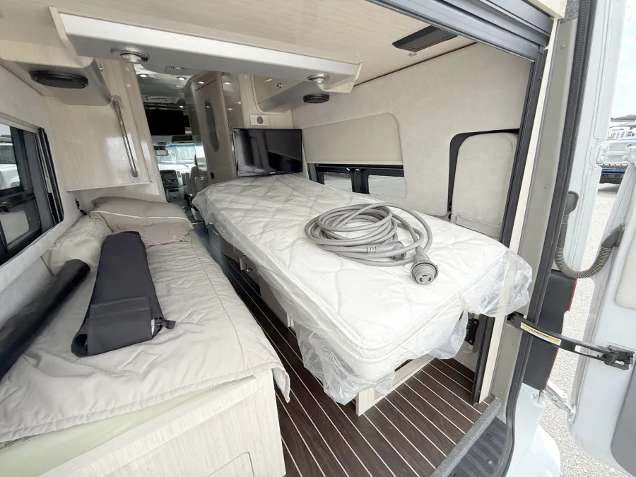 2016 Airstream Interstate EXT Lounge | Photo 17 of 20