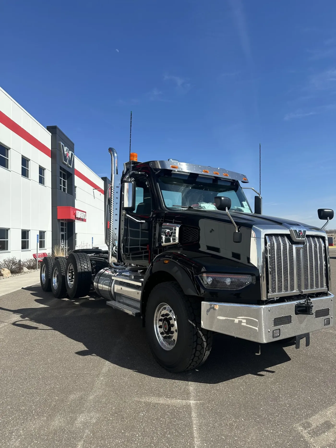 2027 Western Star 49X | Photo 3 of 14