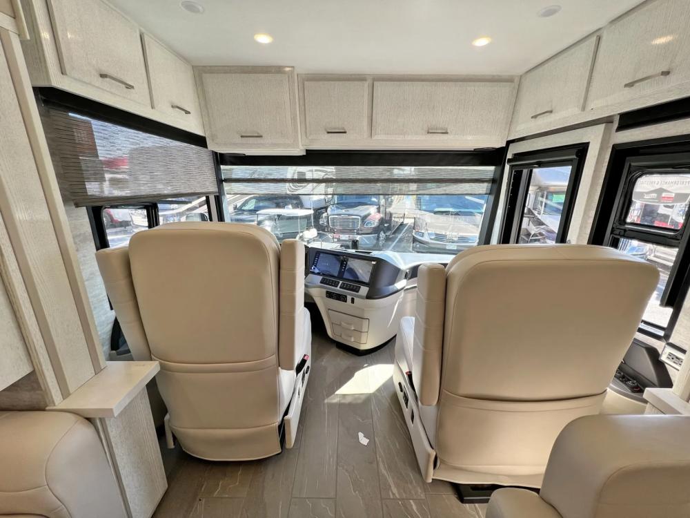 2023 Newmar New Aire 3547 | Photo 10 of 39