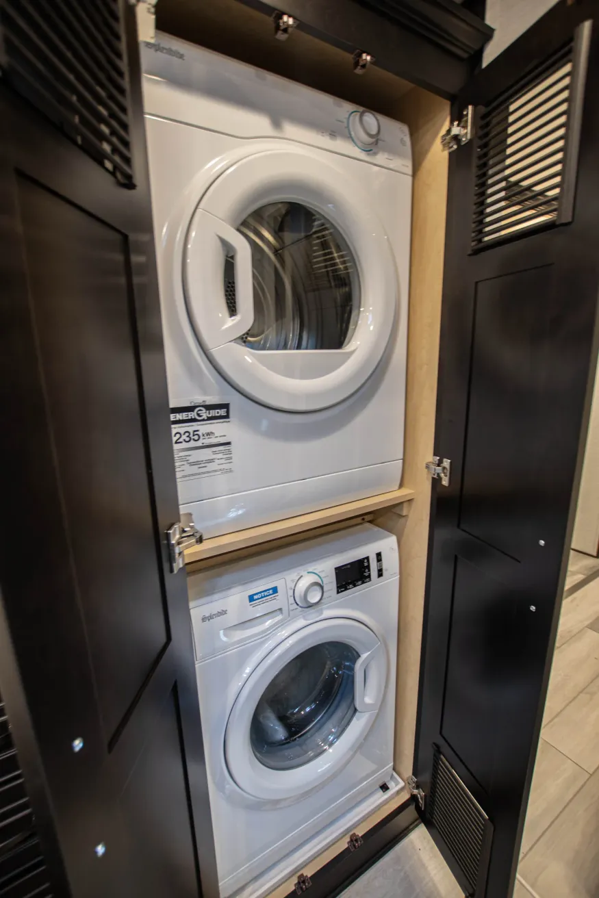 2026 Newmar Dutch Star 4081 | Photo 21 of 42