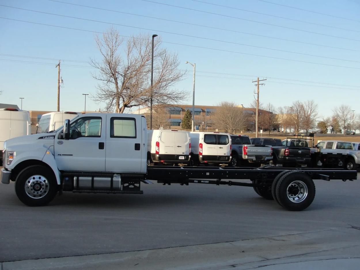 2024 Ford F750 | Photo 2 of 11
