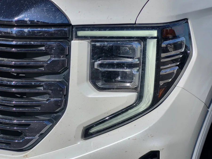 2022 GMC Sierra 1500 Denali Ultimate | Photo 7 of 26