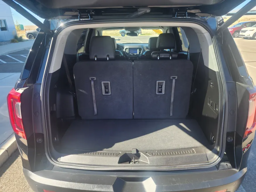 2023 GMC Acadia AT4 | Photo 12 of 29