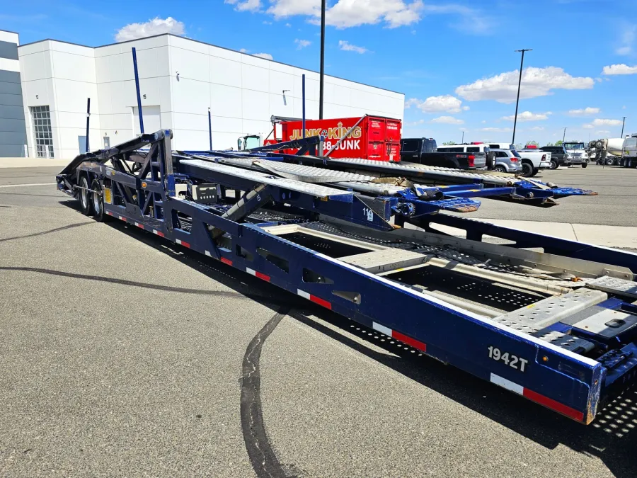 2023 Peterbilt 389 | Photo 8 of 34