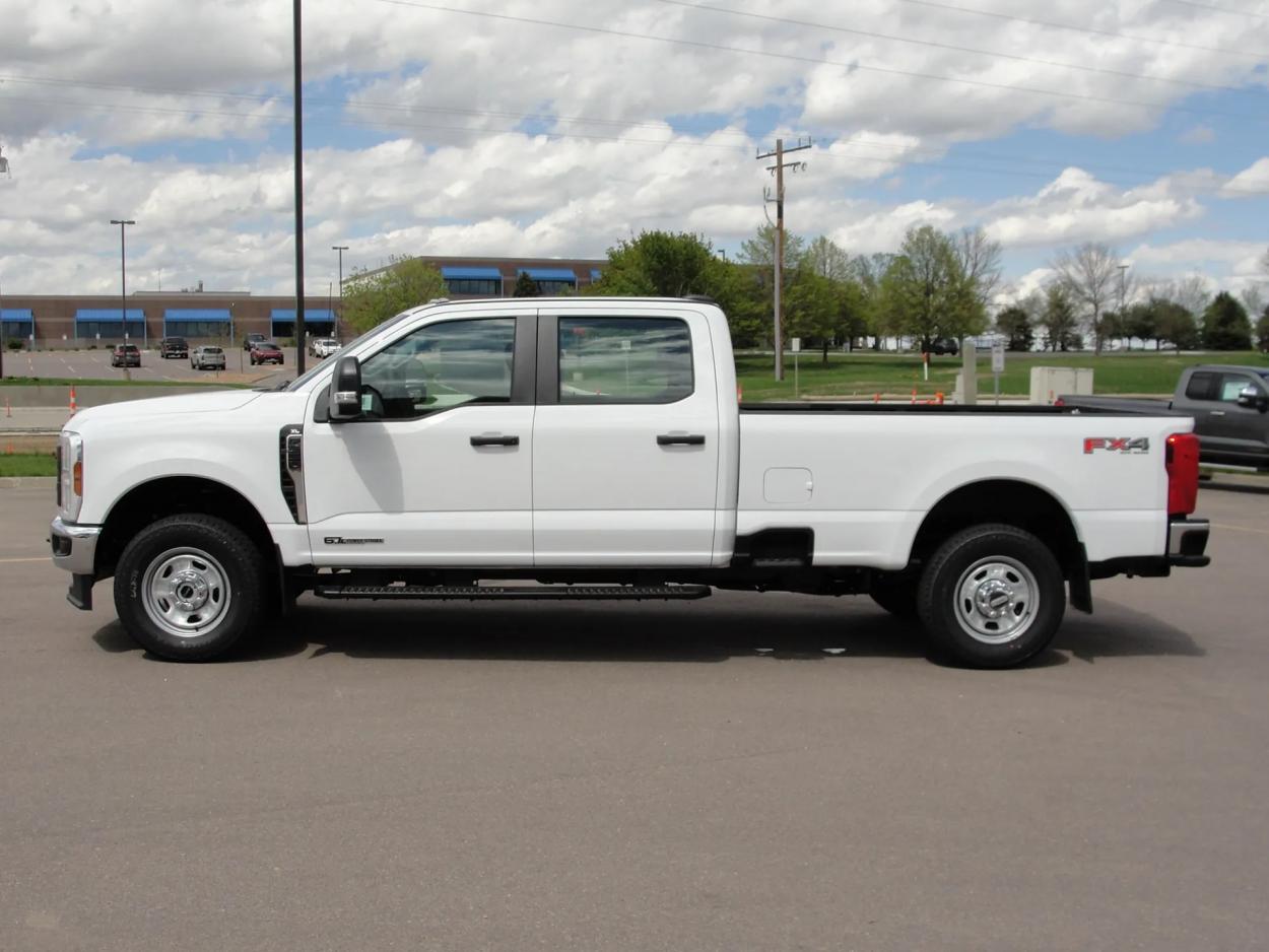 2024 Ford F-350 | Photo 2 of 20