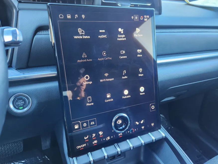 2025 GMC Terrain AWD Elevation | Photo 24 of 28