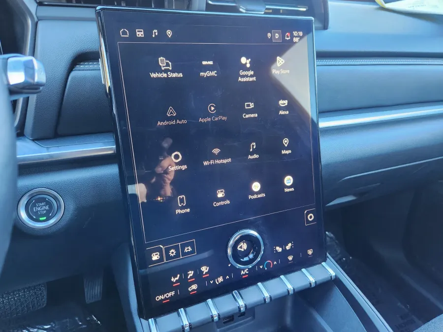 2025 GMC Terrain AWD Elevation | Photo 24 of 28