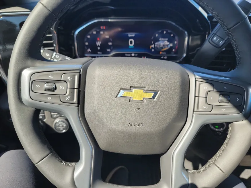 2025 Chevrolet Silverado 3500HD LT | Photo 17 of 18