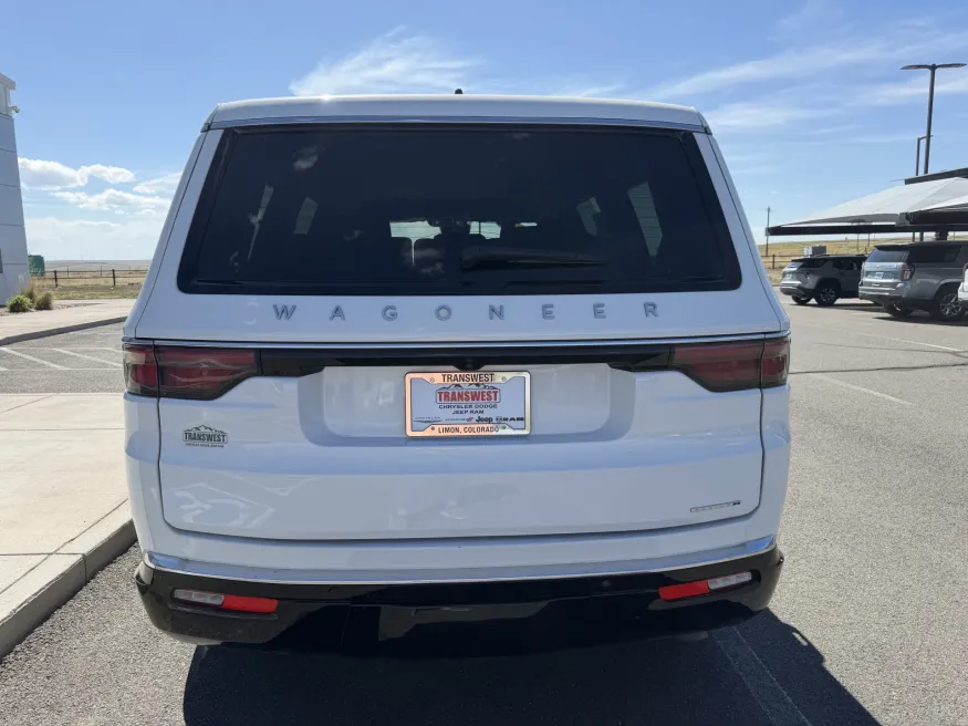 2024 Jeep Wagoneer Series II | Photo 6 of 22