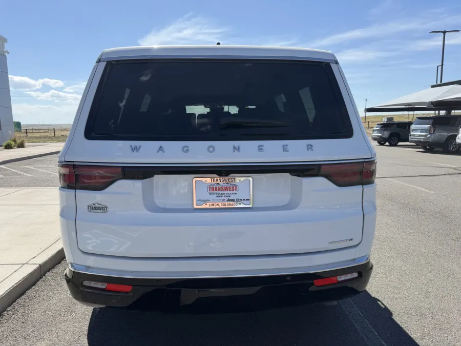 2024 Jeep Wagoneer Series II | Photo 6 of 22