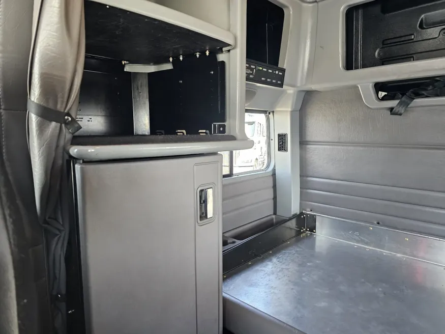 2022 Peterbilt 389 | Photo 12 of 23