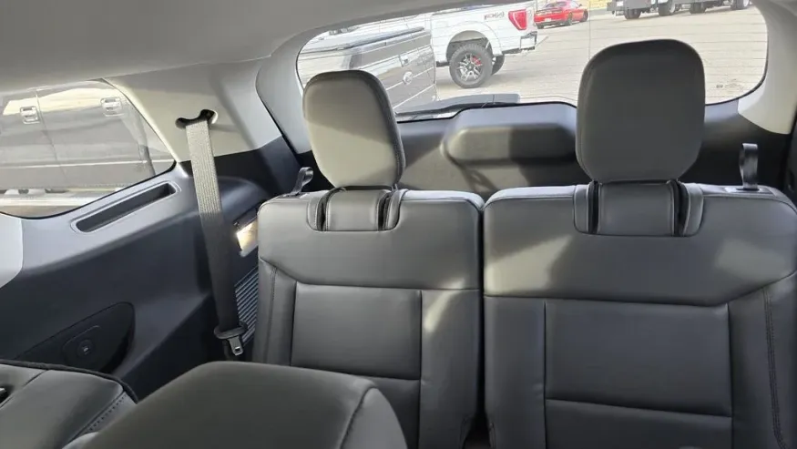 2026 Ford Explorer | Photo 30 of 31