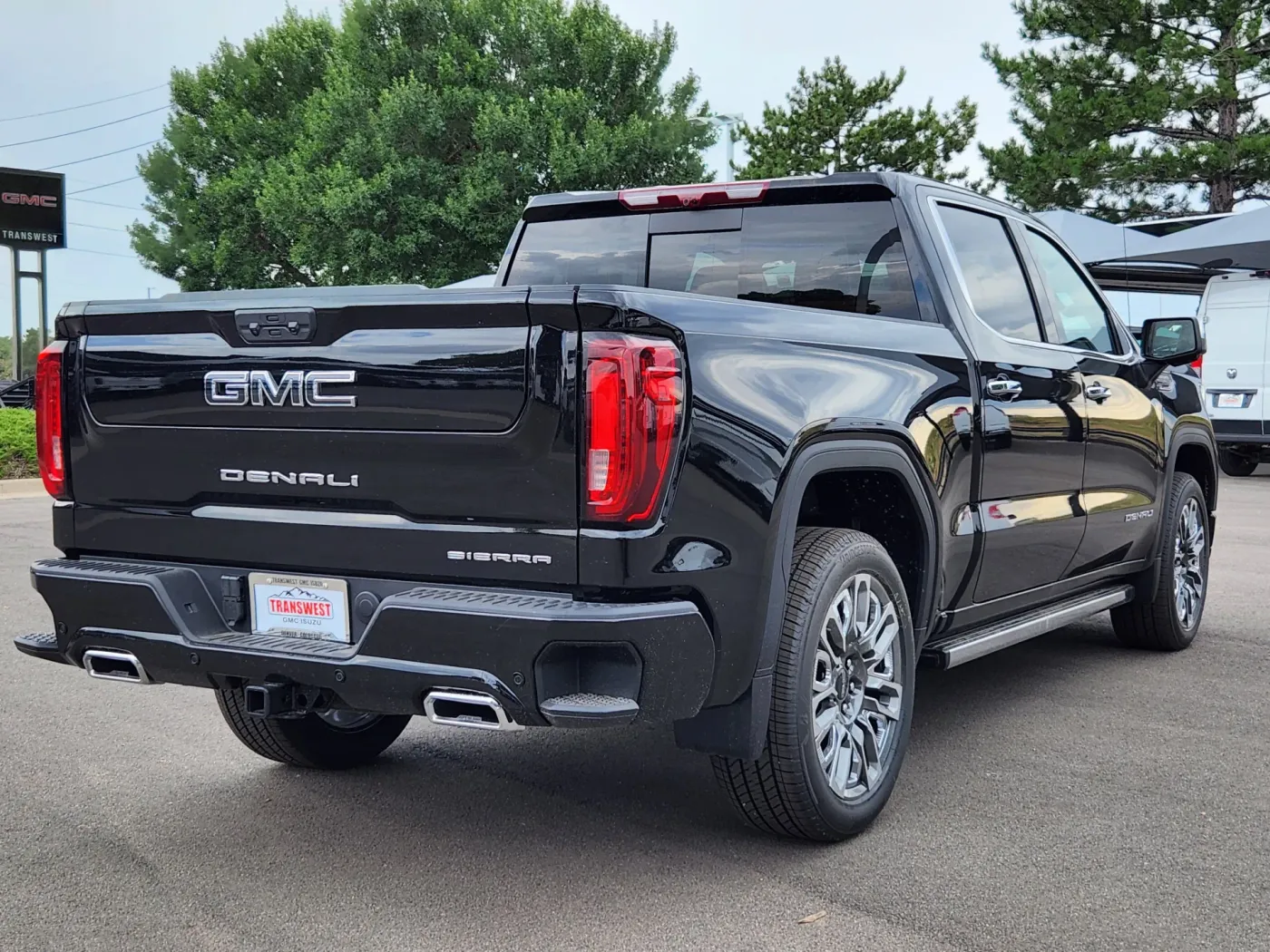 2025 GMC Sierra 1500 Denali Ultimate | Photo 2 of 29
