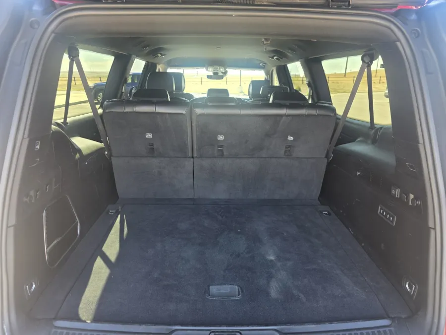 2023 Jeep Wagoneer L Series II | Photo 16 of 33