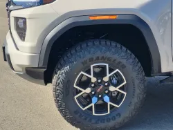 2026 GMC Canyon 4WD AT4X | Thumbnail Photo 8 of 25