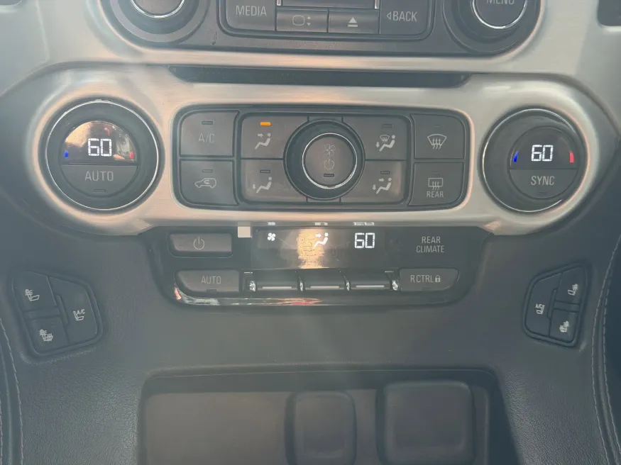 2016 GMC Yukon XL SLT | Photo 19 of 21