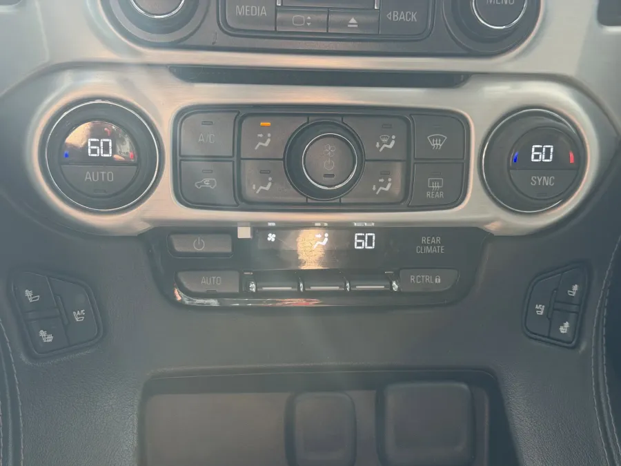 2016 GMC Yukon XL SLT | Photo 19 of 21