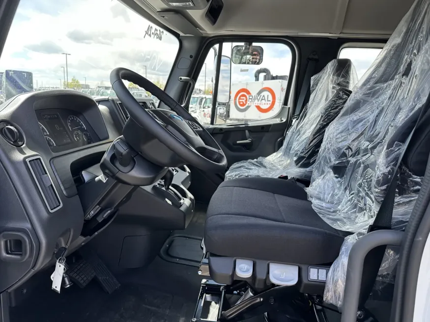 2025 Freightliner M2 106 | Photo 1 of 8