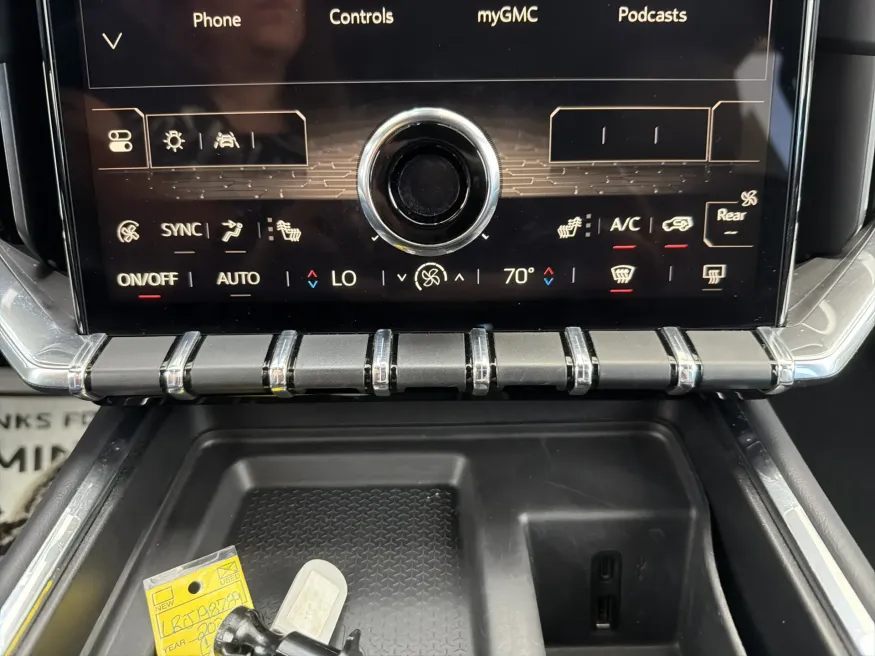 2024 GMC Acadia AWD Elevation | Photo 21 of 25