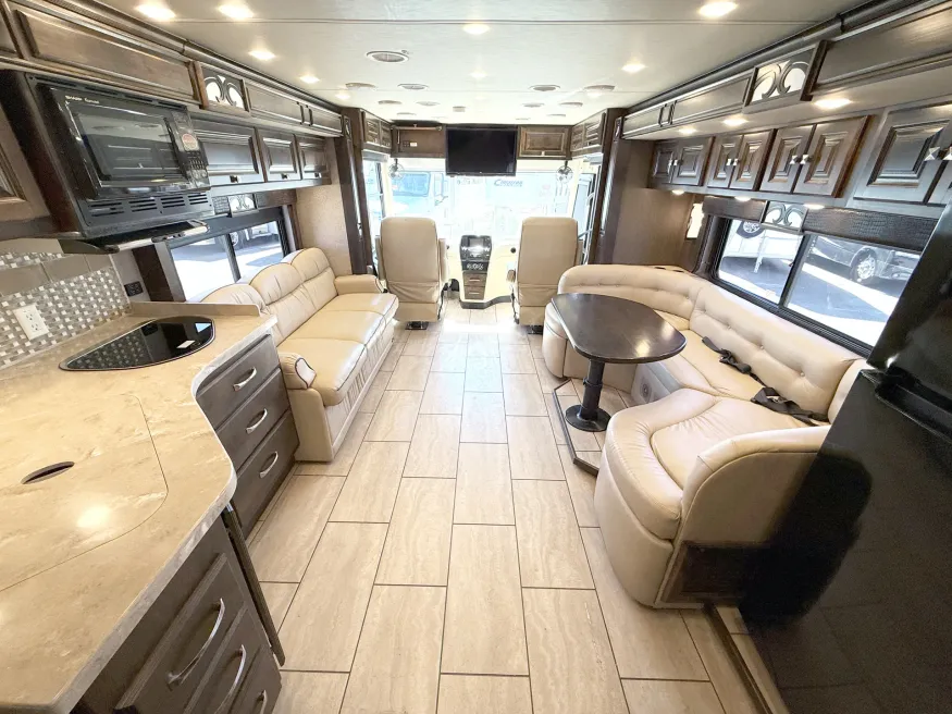 2017 Tiffin Allegro Breeze 32BR | Photo 4 of 27