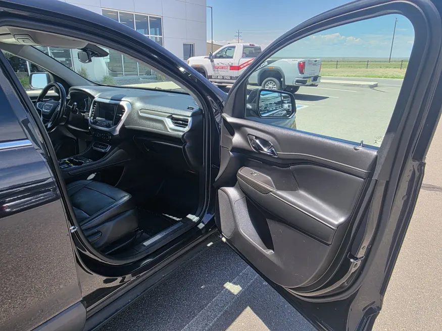 2020 GMC Acadia SLT | Photo 19 of 27