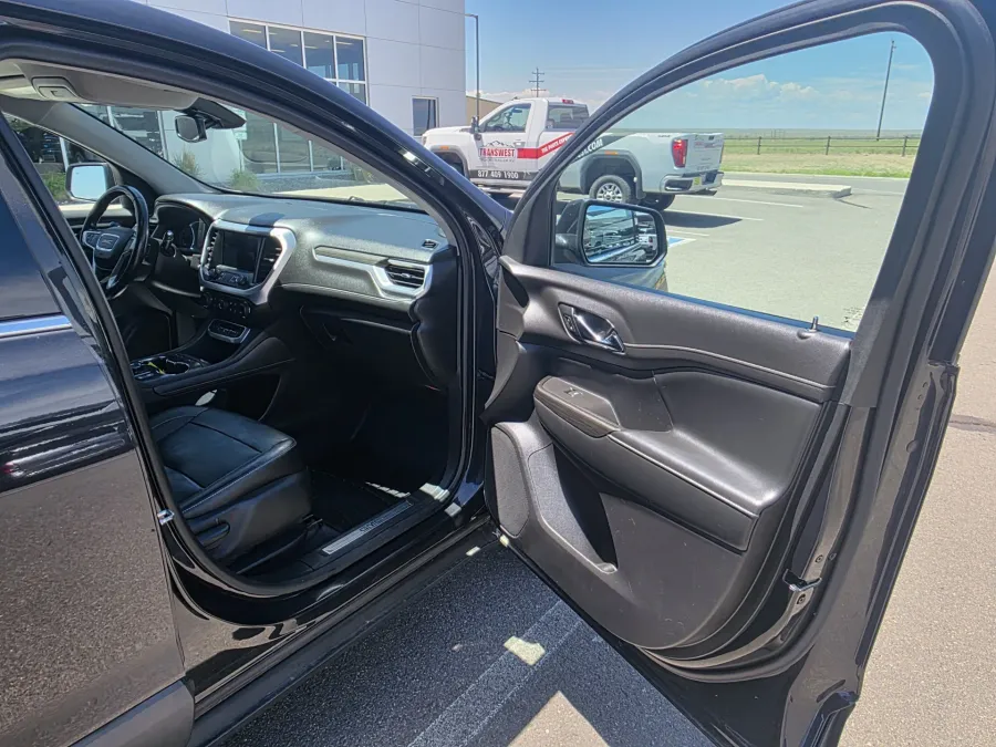 2020 GMC Acadia SLT | Photo 19 of 27