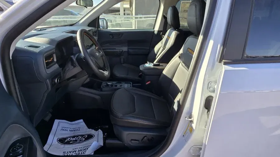 2025 Ford Maverick | Photo 15 of 32