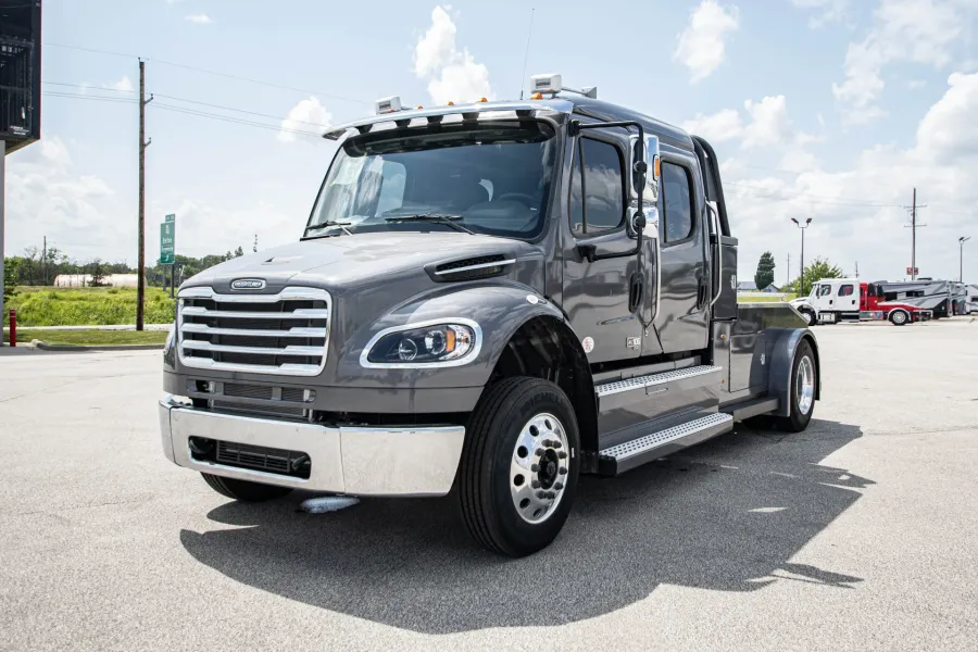 2024 Freightliner M2 106 Bolt | Photo 5 of 25