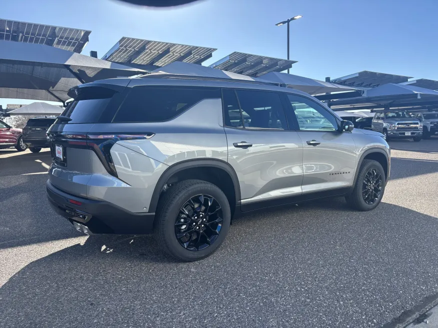 2026 Chevrolet Traverse AWD LT | Photo 4 of 22