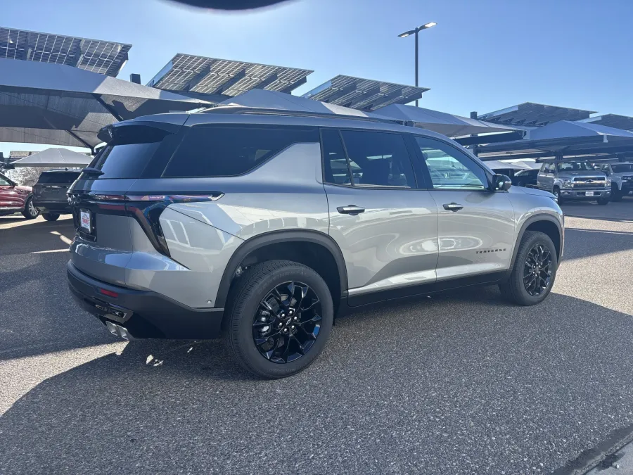 2026 Chevrolet Traverse AWD LT | Photo 4 of 22