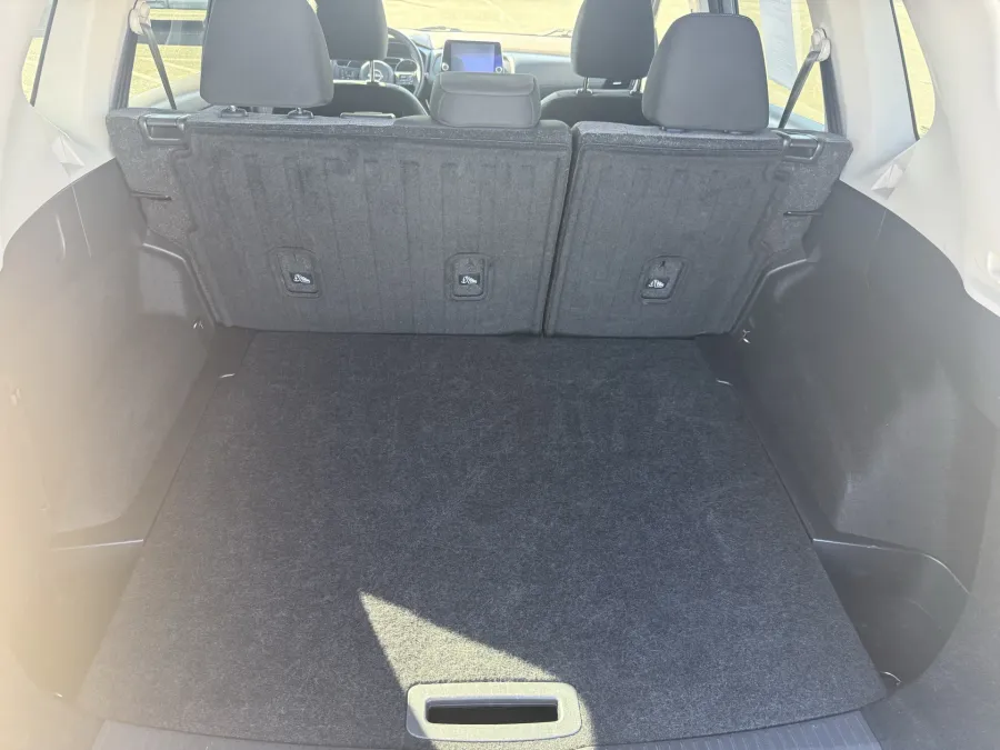 2023 Nissan Rogue SV | Photo 7 of 19