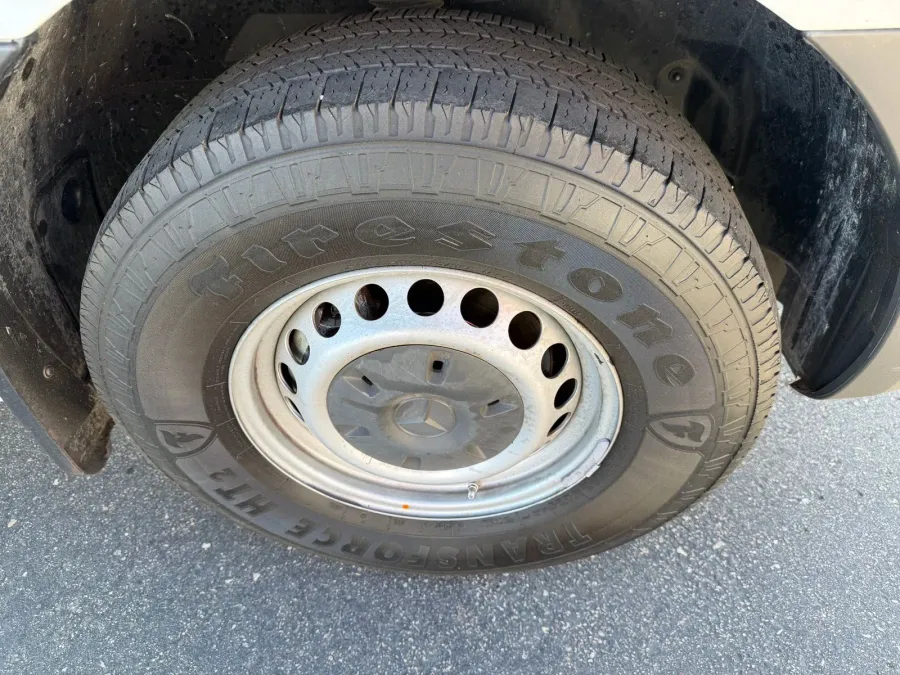 2022 Mercedes Benz Sprinter 2500 Cargo 170 WB | Photo 8 of 21