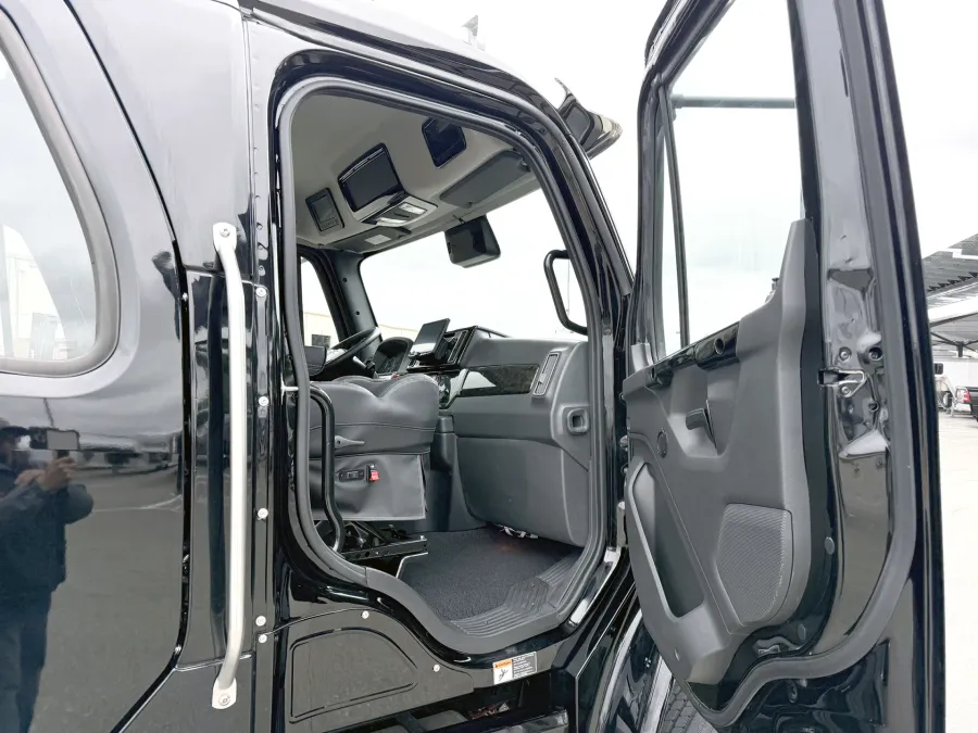 2025 Freightliner M2 106 Plus Summit Hauler | Photo 19 of 22