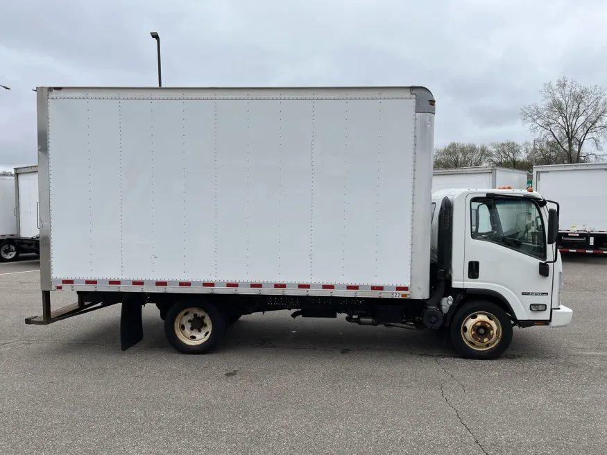 2015 Isuzu NPR | Photo 13 of 18