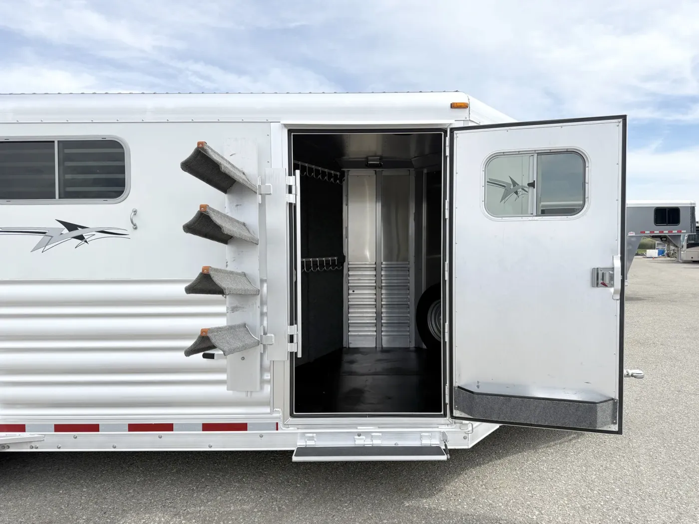 2023 Platinum Coach 4HBP | Photo 4 of 16