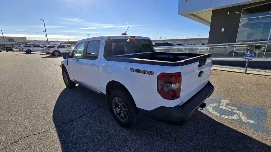 2025 Ford Maverick | Photo 6 of 32