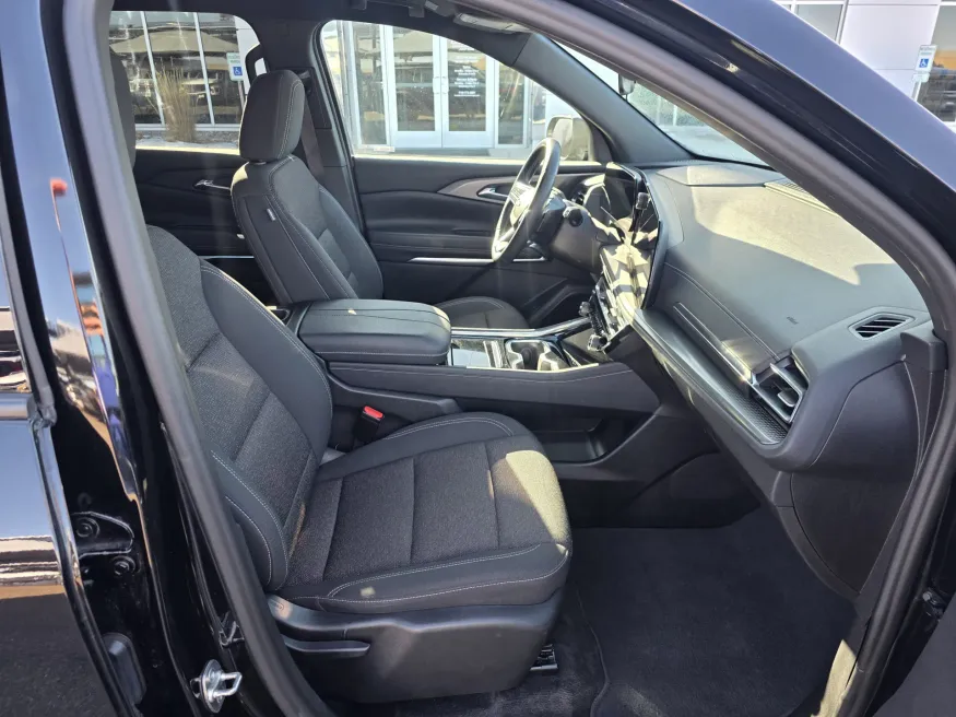 2024 Chevrolet Traverse AWD LT | Photo 19 of 29