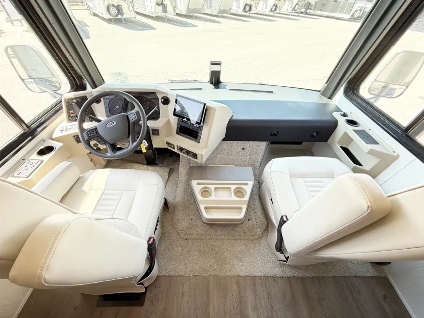 2027 Newmar Bay Star 3640 | Photo 7 of 31