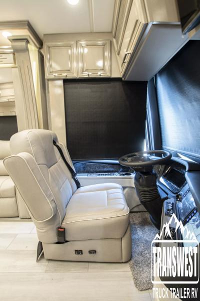 2023 Newmar London Aire 4579 | Thumbnail Photo 7 of 26