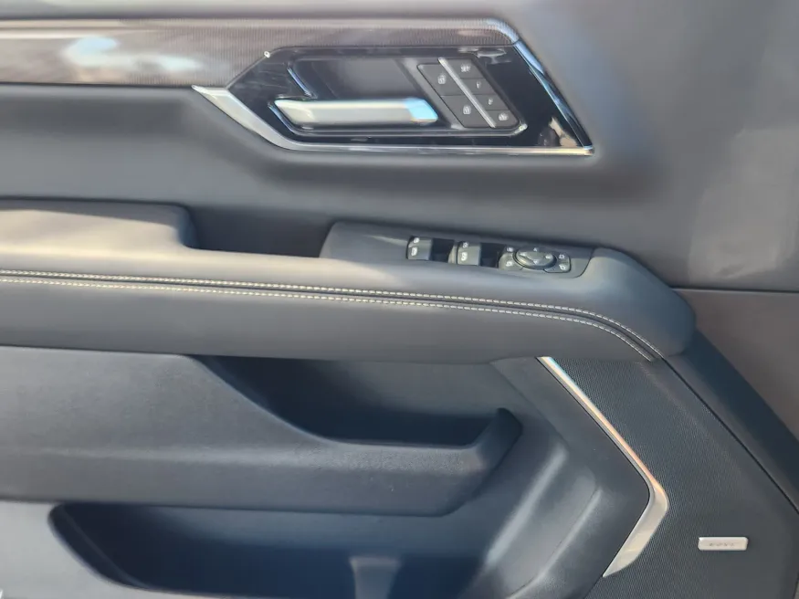 2026 GMC Yukon Elevation | Photo 5 of 25