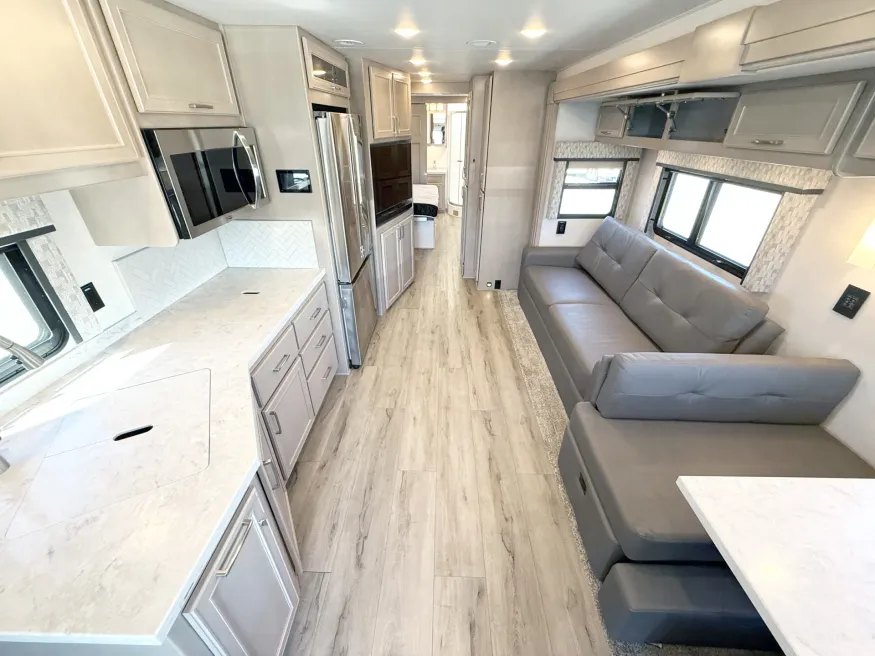 2024 Renegade Verona 40VRB | Photo 3 of 5
