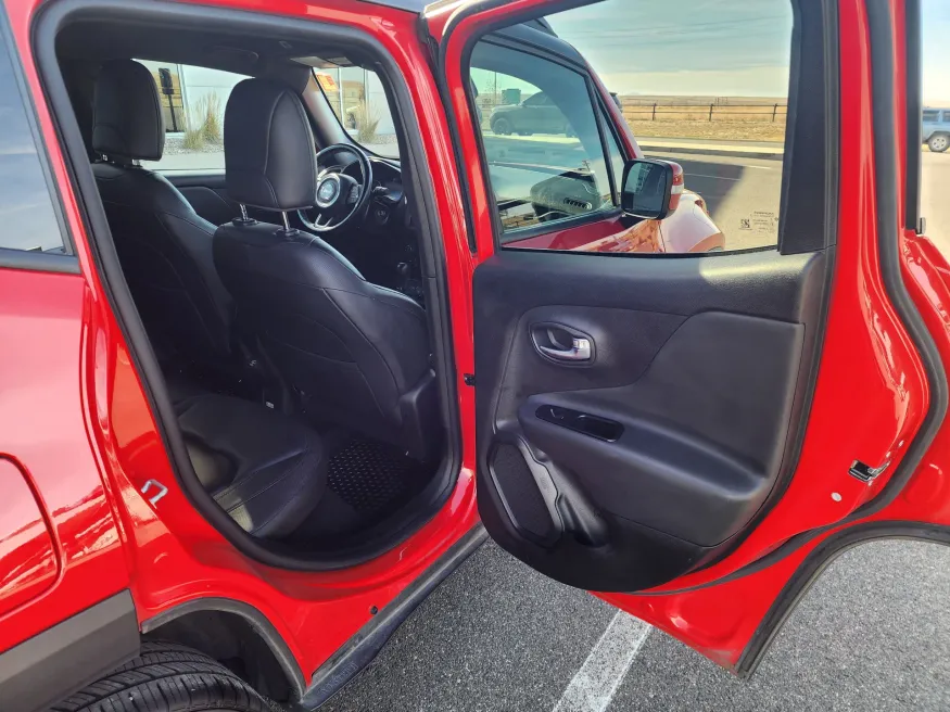 2020 Jeep Renegade High Altitude | Photo 14 of 25