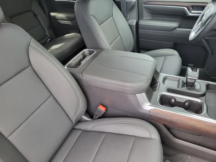 2026 GMC Sierra 1500 SLT | Photo 12 of 26