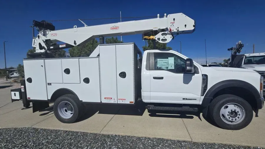 2025 Ford Super Duty F-600 | Photo 4 of 26