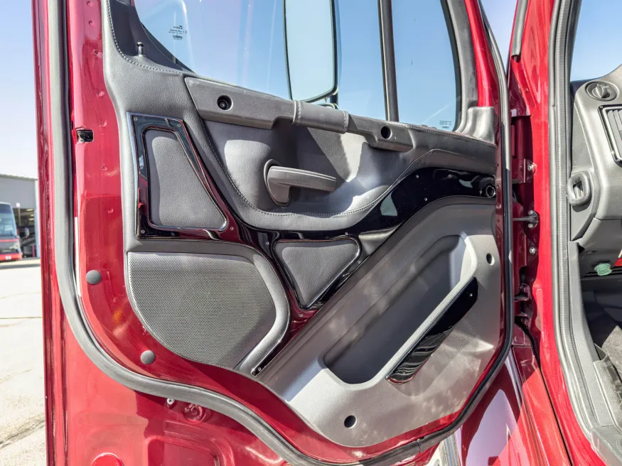 2024 Freightliner M2 106 Laredo | Photo 23 of 25