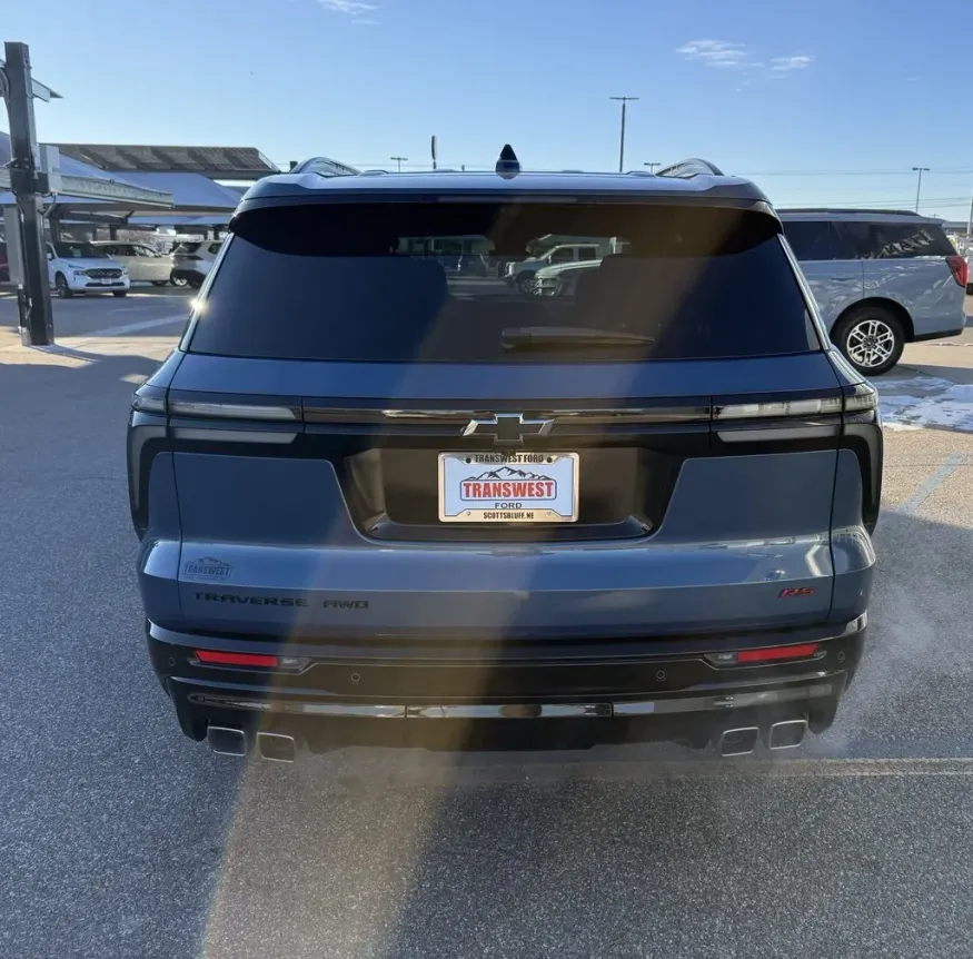 2024 Chevrolet Traverse | Photo 7 of 28